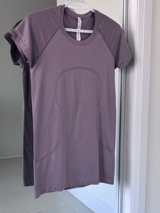 lululemon athletica Tops - Lululemon Swiftly Tech Short Sleeve 2.0 in Violet Verbena